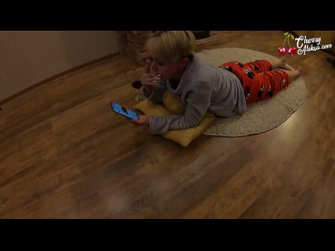 ❤️ Šialená blondínka fajčí obrovský penis a skáče na ňom - análny sex ❌ Anal video na sk.mysexpics.ru ️❤